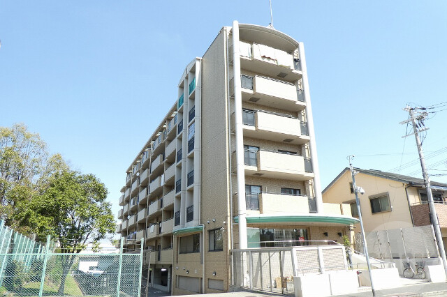 建物外観　７階建て♪