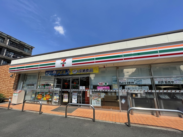 コンビニ　セブンイレブン（コンビニ）まで230m