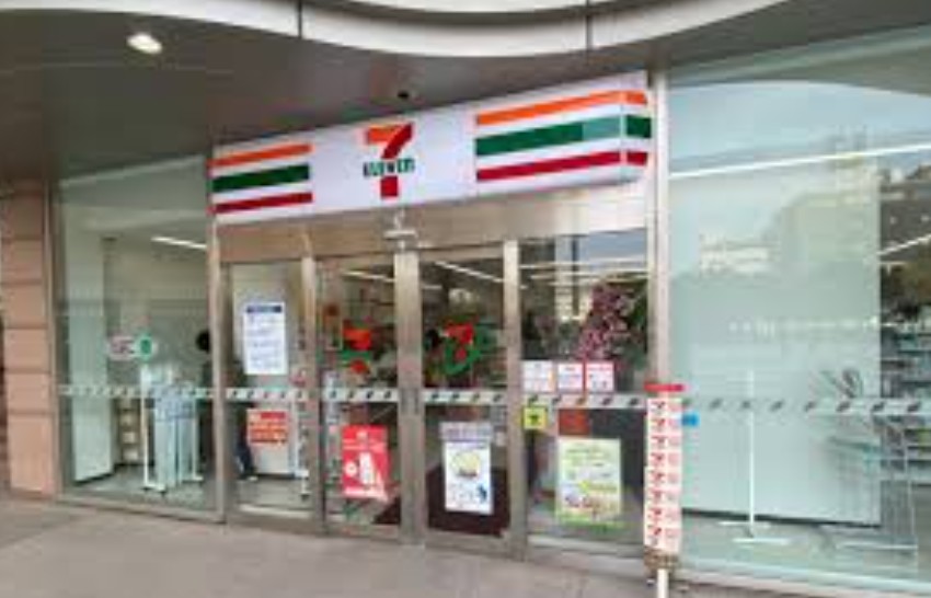 コンビニ　セブンイレブン品川シーサイド店（コンビニ）まで242m