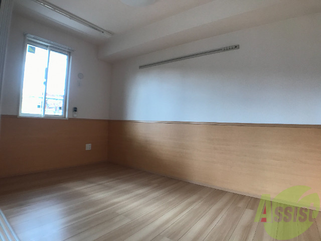 その他部屋・スペース　寝室も窓があり開放感がありますね～～。