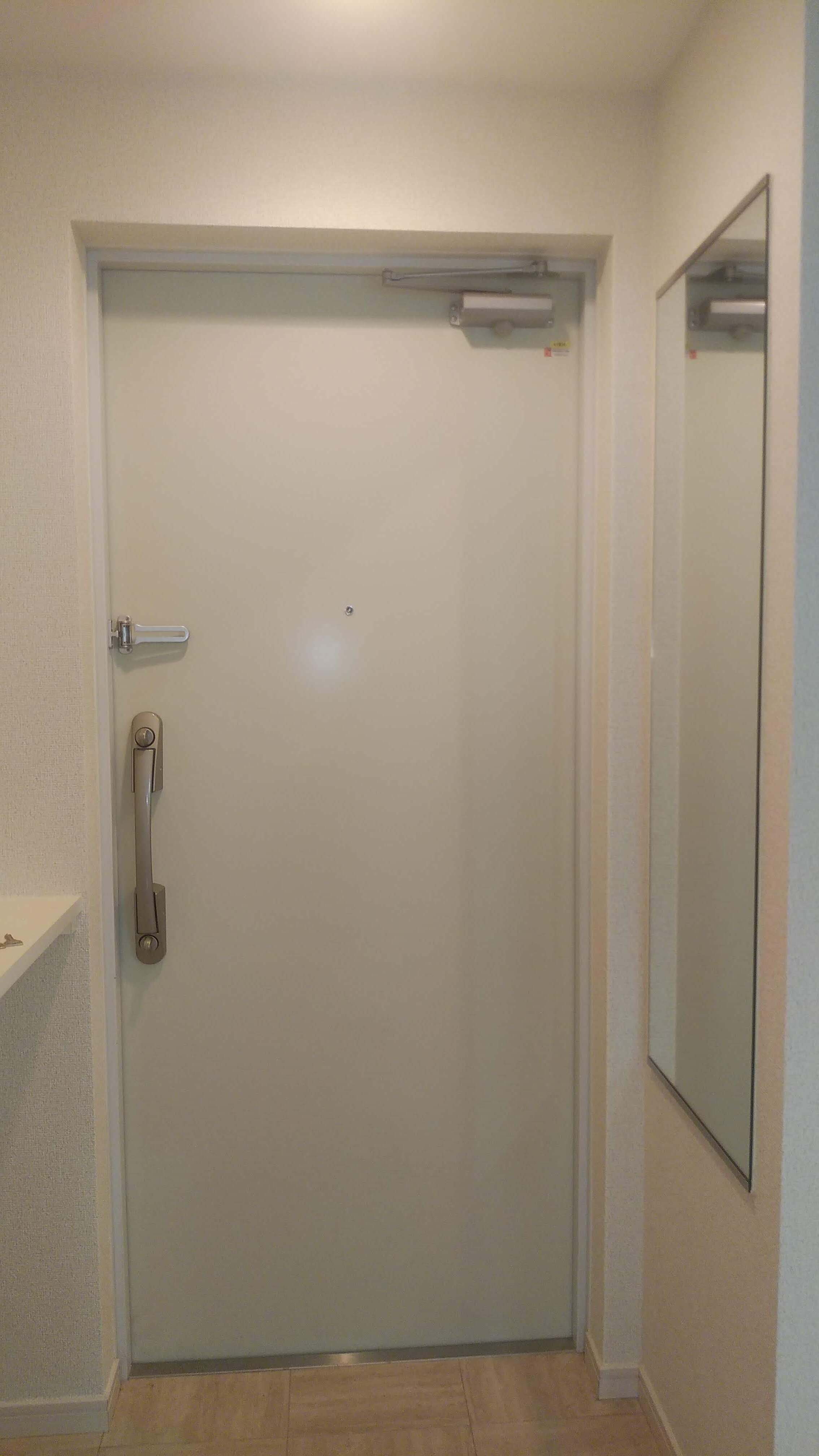 玄関　同建物内の別のお部屋の画像です