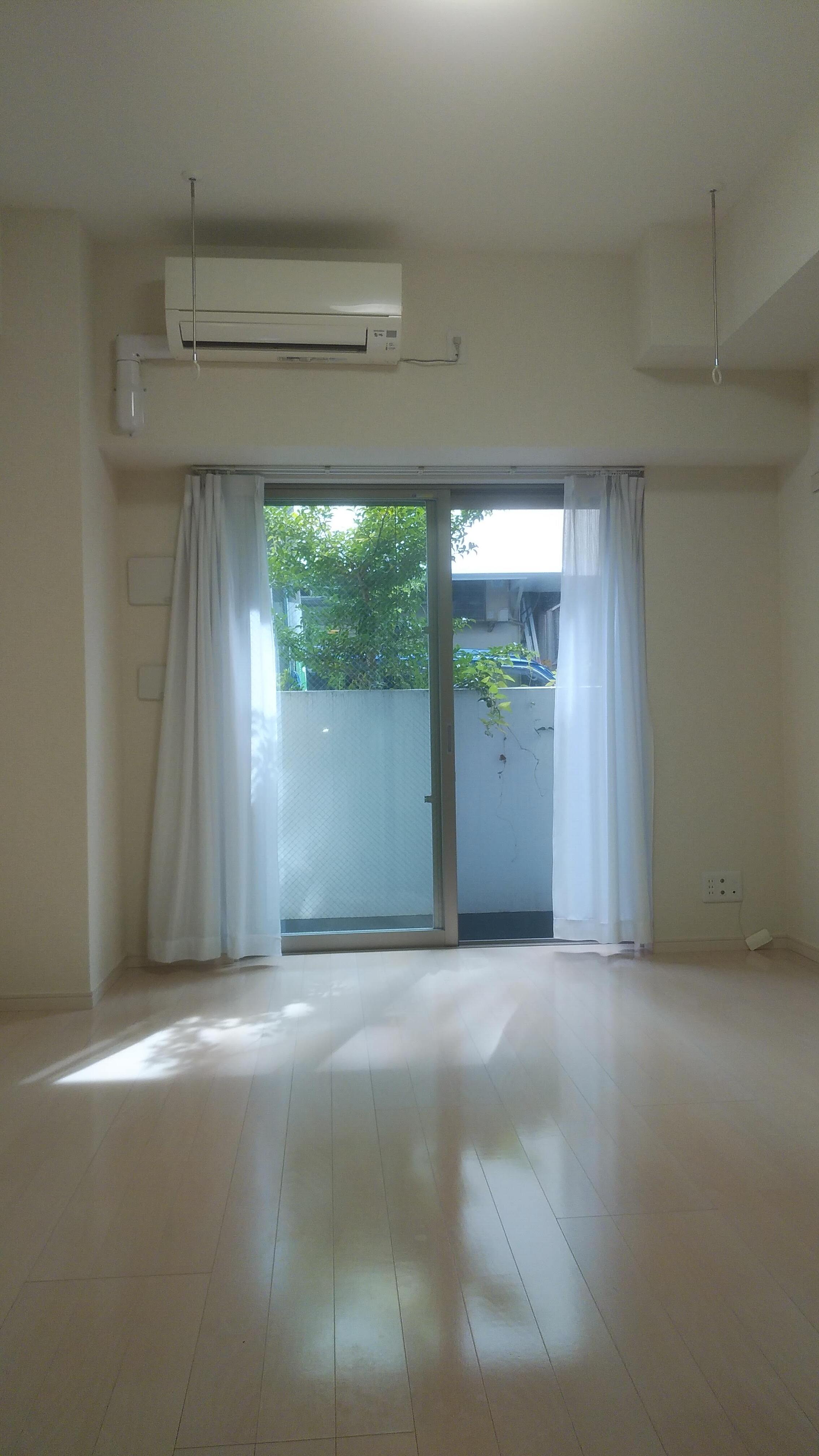 居室・リビング　同建物内の別のお部屋の画像です