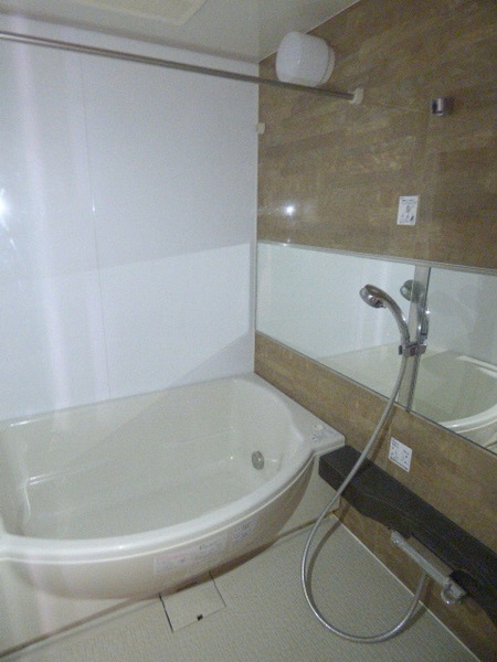 バス・シャワールーム　ゆったりと浸かれます