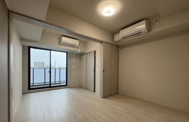 居室・リビング　こちらのリビングで趣味の時間をお楽しみください