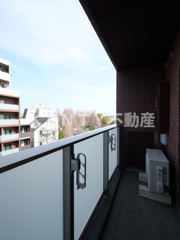 バルコニー　開放的で明るい空間を演出してくれるバルコニーです