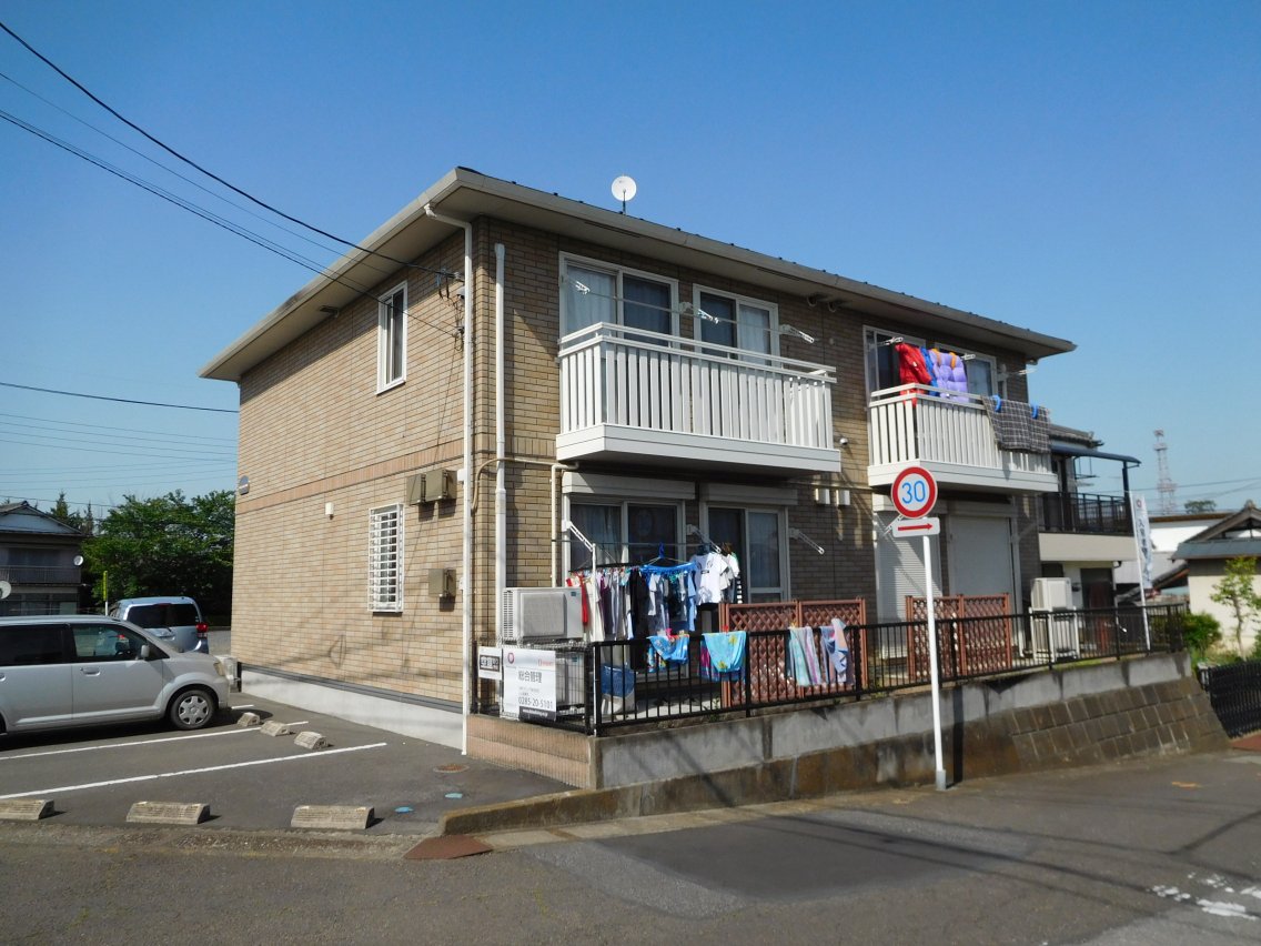 建物外観　南向きで日当たり良好　角部屋