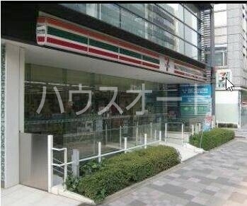 コンビニ　セブンイレブン日本橋本町1丁目店（コンビニ）まで92m