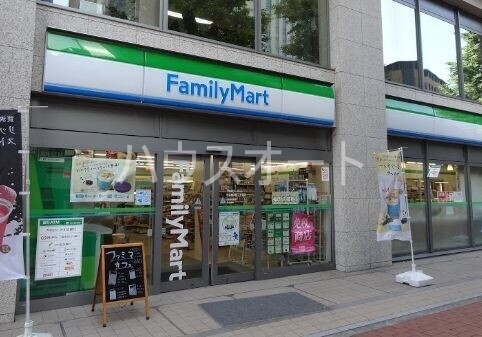 コンビニ　ファミリーマート日本橋本町一丁目店（コンビニ）まで317m