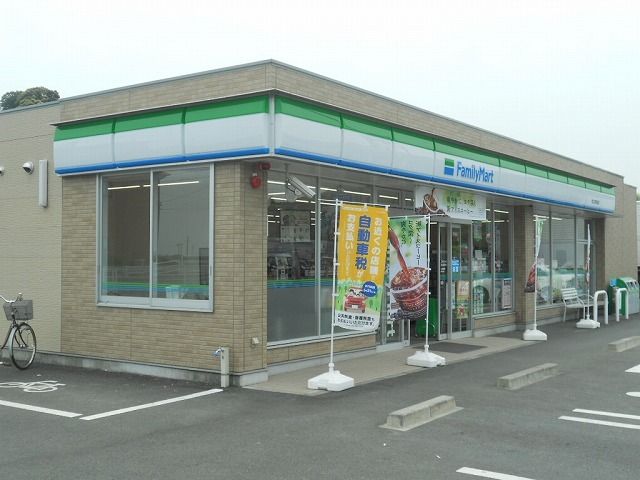 コンビニ　ファミリーマート　坂部店（コンビニ）まで550m