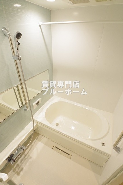 バス・シャワールーム　浴室乾燥機・追い炊き機能付きのお風呂！