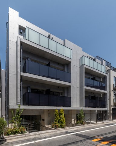 建物外観　鉄筋コンクリート造のがっちりとした建物。