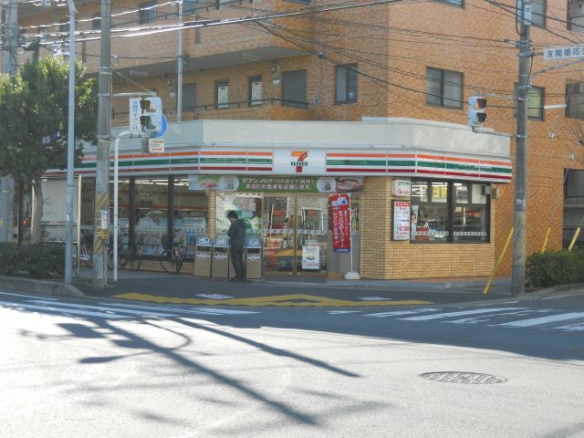 コンビニ　セブンイレブン（コンビニ）まで290m