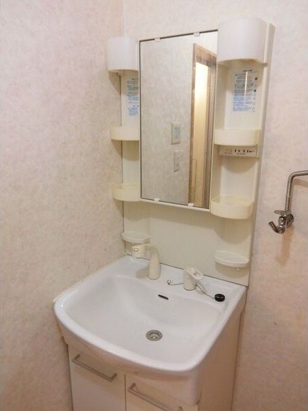 洗面設備　※写真は２階同号室です。