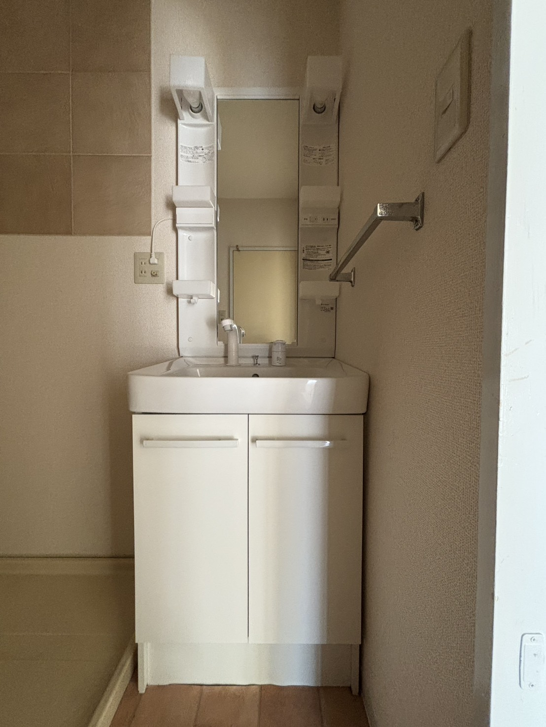 洗面設備　※クリーニング前の写真です。