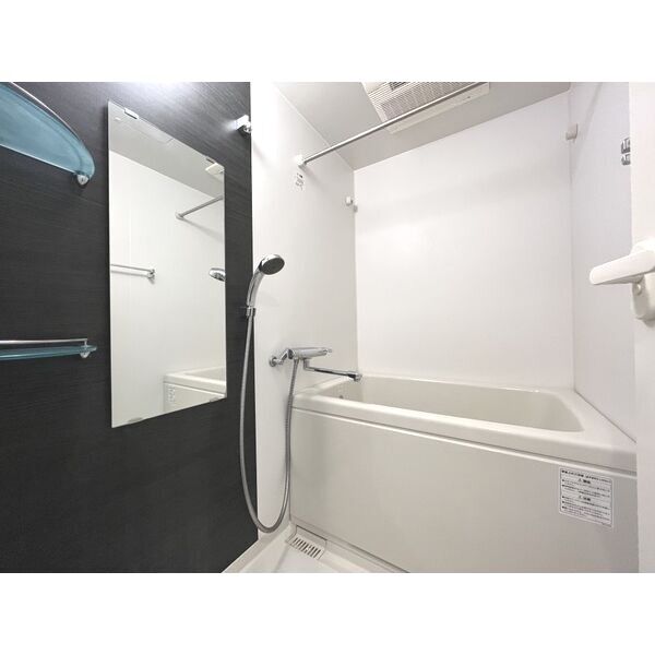 バス・シャワールーム　※写真は同じマンションの違う部屋のものになります。