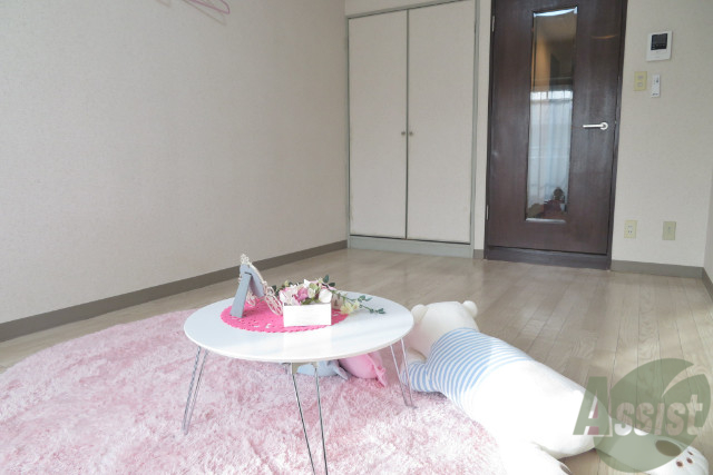 その他部屋・スペース　お部屋の隅々まで太陽光が入ってるのが分かりますね。