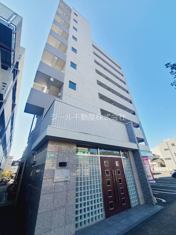 建物外観　通勤・通学便利！駅目の前の高層マンション。