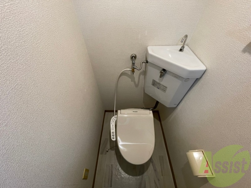 トイレ　こちらはトイレです。清潔感があり、安心して使用できます。