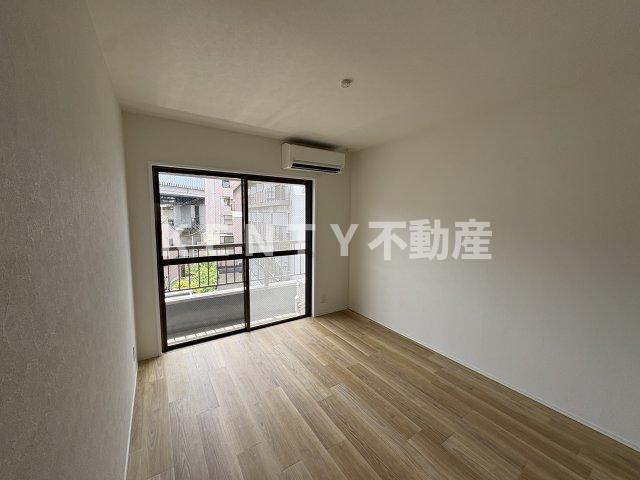 居室・リビング　こちらの居間で趣味の時間をお楽しみください