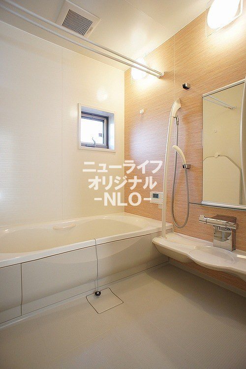 バス・シャワールーム　いつでも温かいお風呂に入れる追い焚き機能付き☆