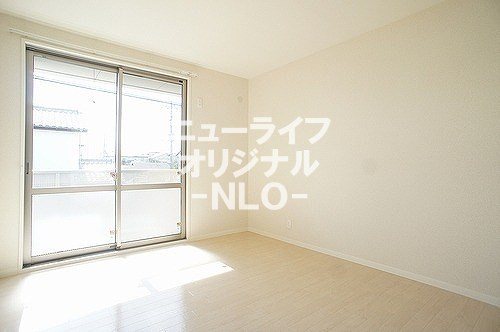 その他部屋・スペース　2階6.2帖の洋室☆窓が大きく明るい室内☆