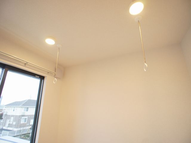 その他設備　室内物干しがあります。