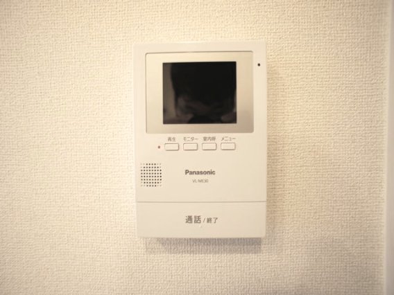 セキュリティ　訪問者の確認ができるTVドアホン付きです♪