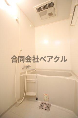 バス・シャワールーム　落ち着いた空間のお風呂です