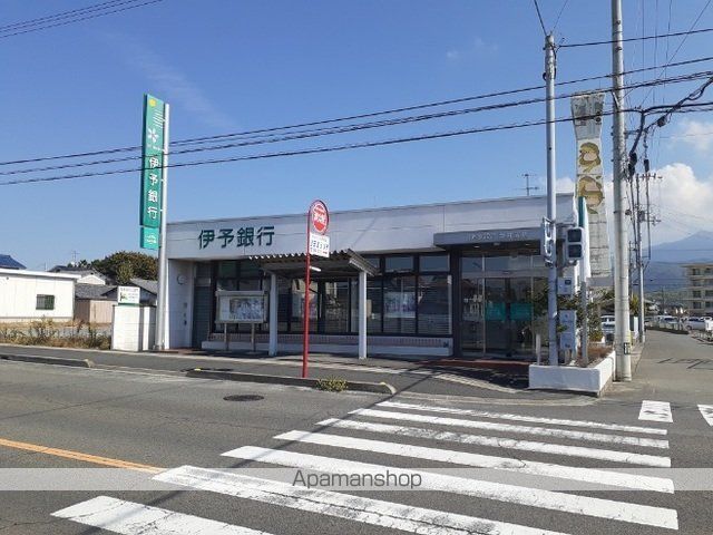 銀行　伊予銀行粟井支店様（銀行）まで500m