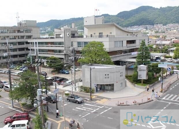 役所　箕面市役所（役所）まで2048m