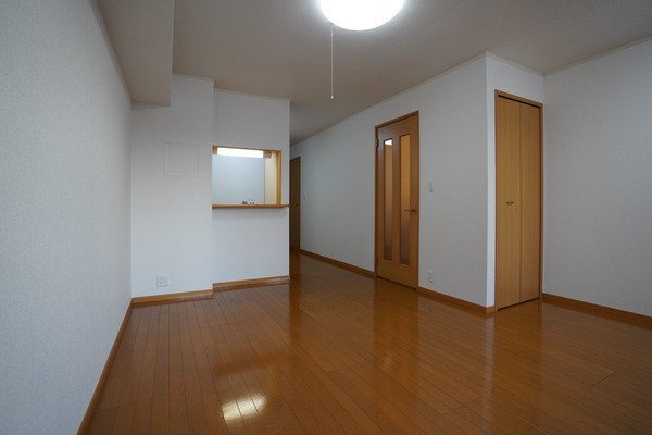 居室・リビング　同じ建物の別の部屋