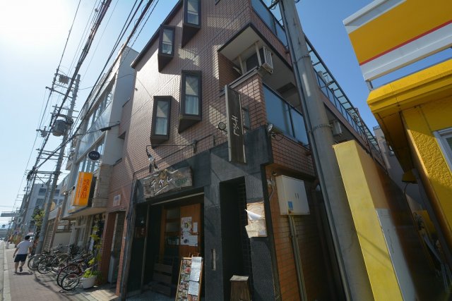 建物外観　居住者専用のごみ置き場があります♪