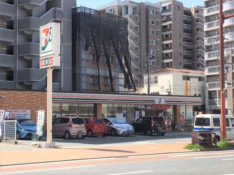 コンビニ　セブン‐イレブン／八幡西本町店（コンビニ）まで70m