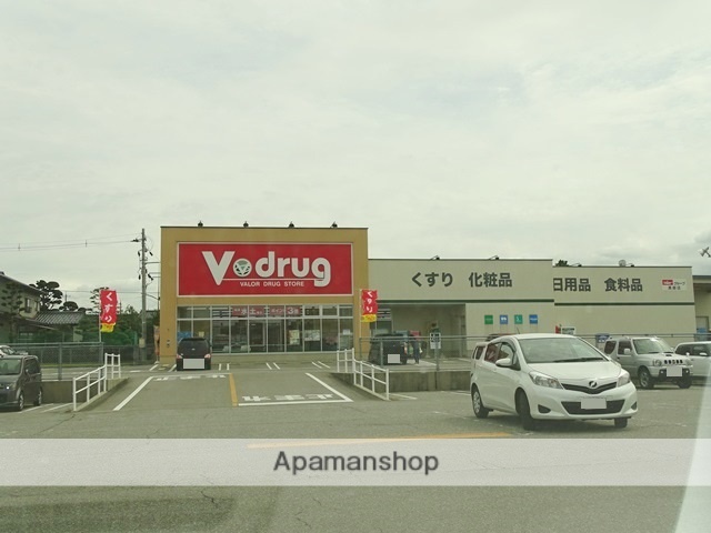 スーパー　V-drug黒部店（スーパー）まで417m
