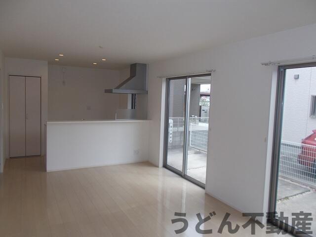 居室・リビング　うどん県のお部屋探しはうどん不動産へ うどんちゃんとLINE