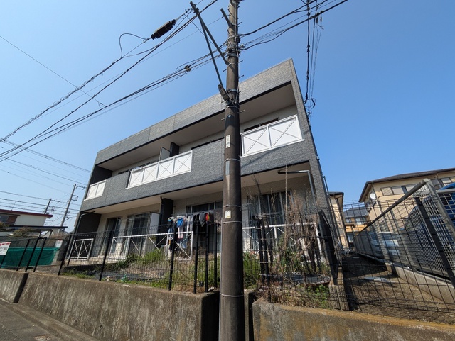 建物外観　前面道路で日当たり良好
