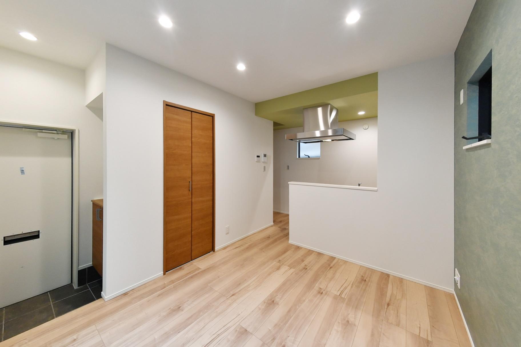 収納　１階に収納庫あってお部屋すっきり｜床下収納＋収納庫あり