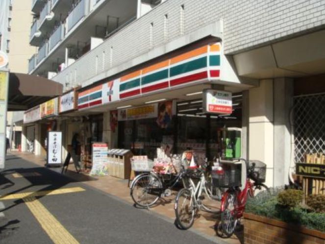コンビニ　セブンイレブン中目黒店（コンビニ）まで243m