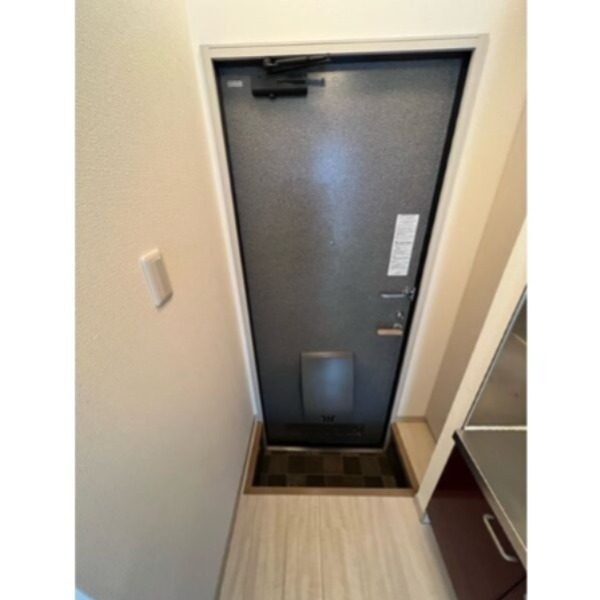 玄関　同じ間取りの別部屋の写真です。