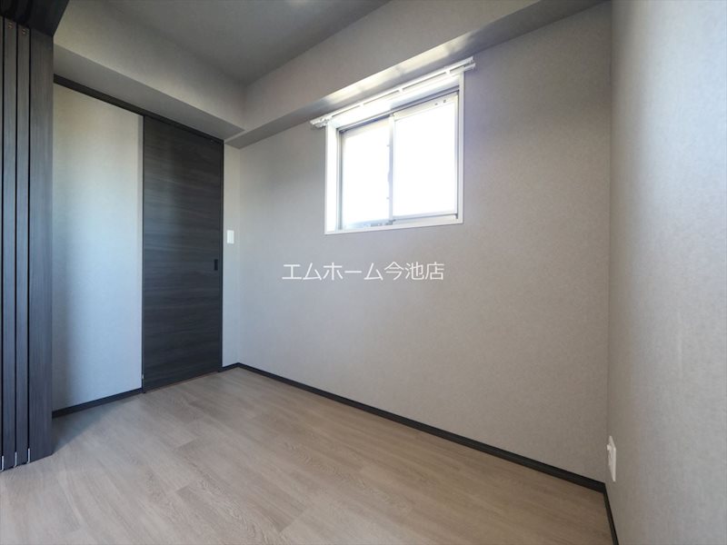 その他部屋・スペース　洋室3.0帖　窓付（換気良好）収納充実しています