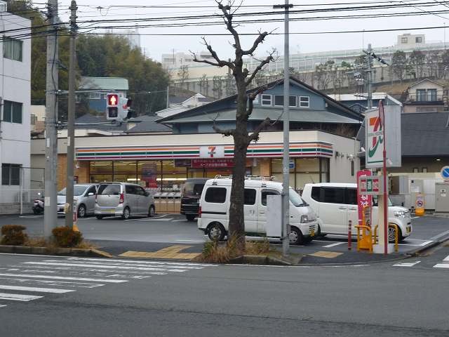 コンビニ　セブンイレブン「横浜永田東3丁目店」（コンビニ）まで647m
