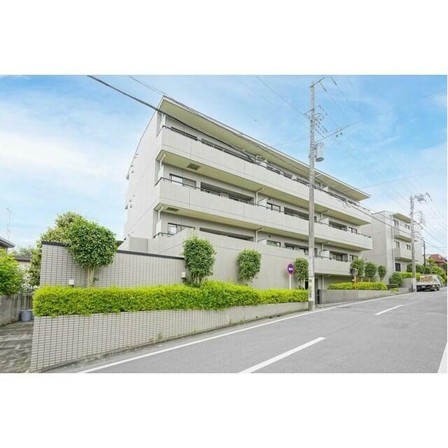 建物外観　鉄筋コンクリート造のがっちりとした建物。