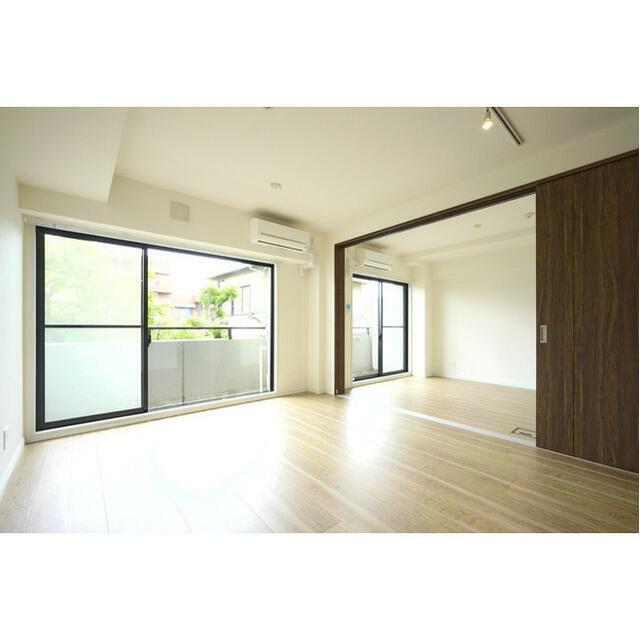 居室・リビング　12.1帖のきれいなLDK。