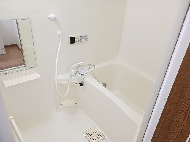 バス・シャワールーム　コンパクトで使いやすいお風呂です