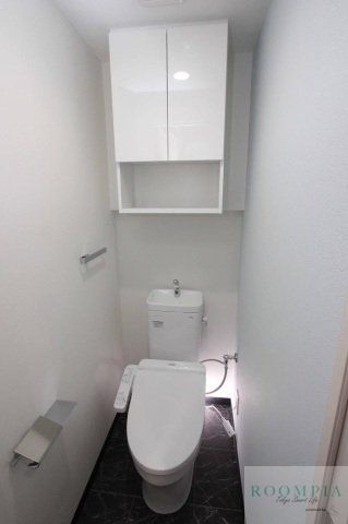 トイレ　※同タイプの別のお部屋になります