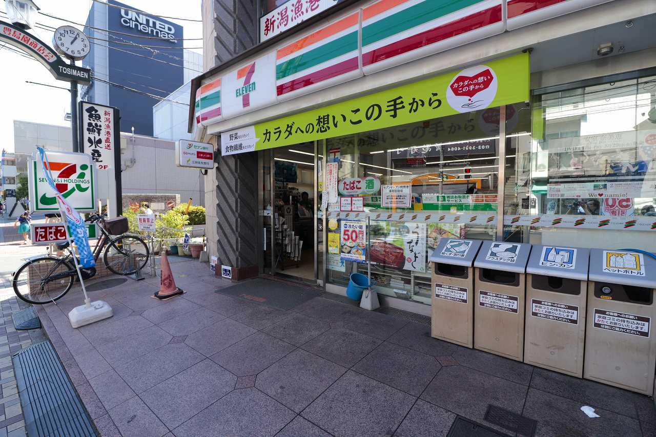 コンビニ　セブンイレブン（コンビニ）まで560m