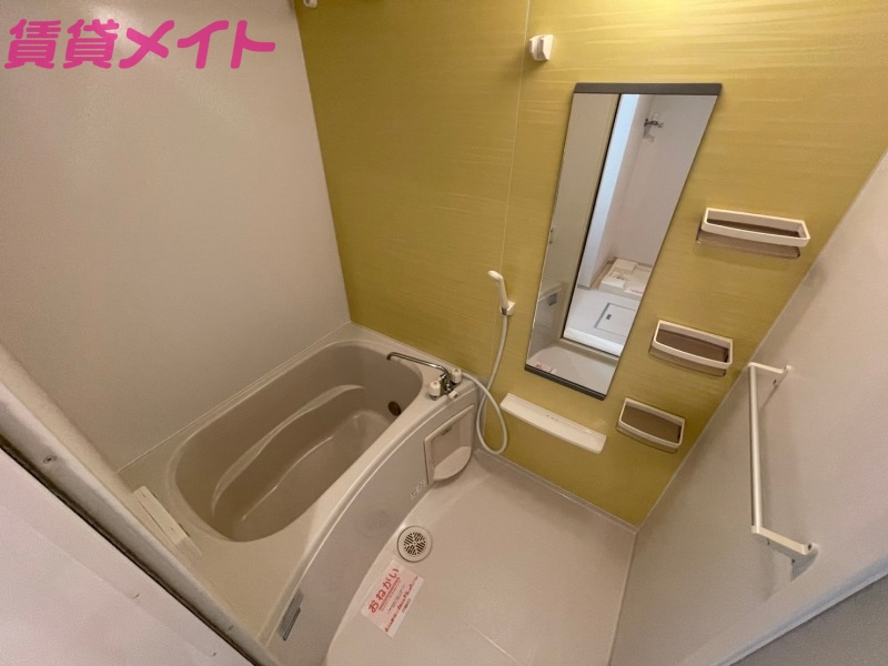 バス・シャワールーム　別部屋反転画像参考