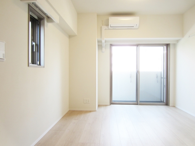 居室・リビング　角部屋で二面採光のお部屋です！