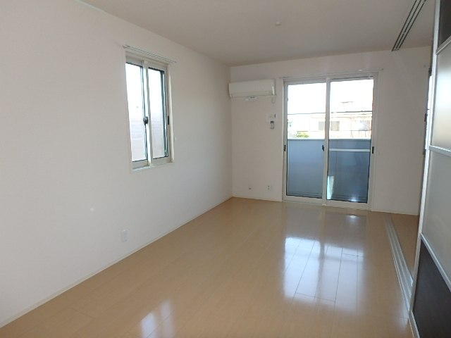 居室・リビング　２面採光で明るいお部屋です