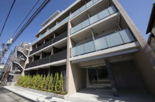 建物外観　鉄筋コンクリート造のがっちりとした建物。
